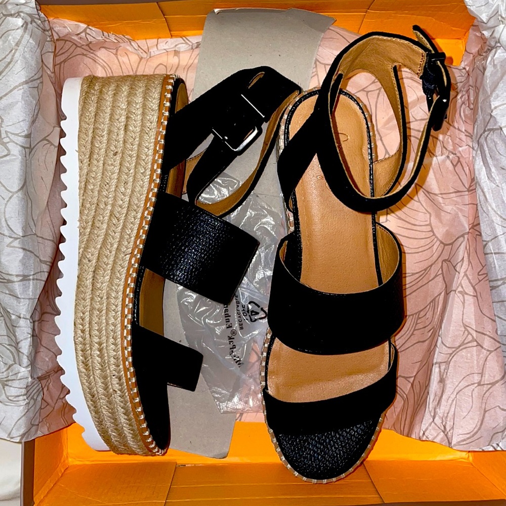 BRAND NEW DSW Wedges Size 10